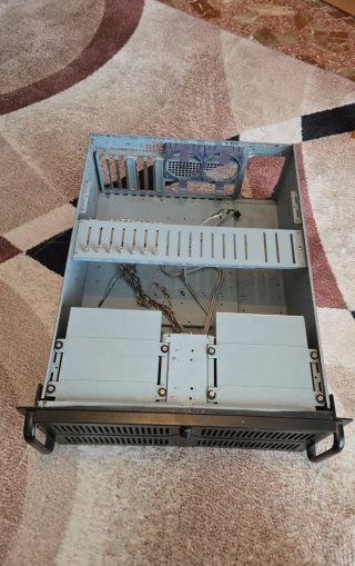 Struttura Rack 4U Chieftec + Lettori