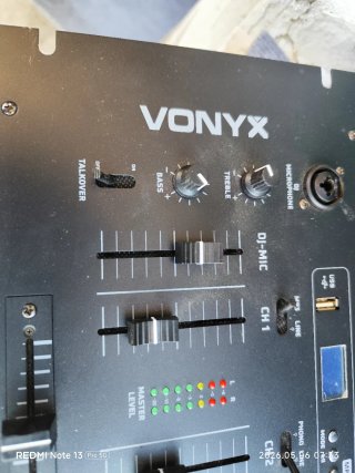 Mesa mezcladora DJ VONYX profesional