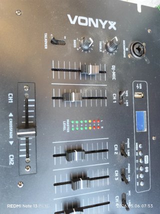 Mesa mezcladora DJ VONYX profesional