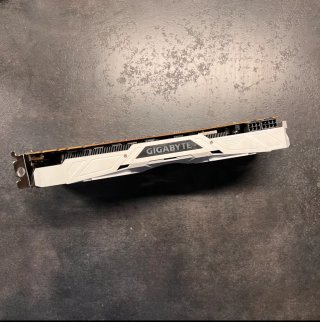 GIGABYTE GTX 1080 Ti 11GB GDDR5X (pochi fps)