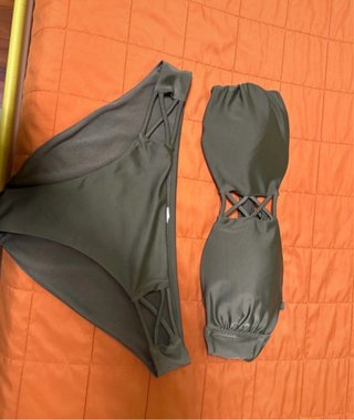 Costume due pezzi fascia verde