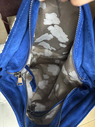 Borsa scamosciata blu elettrico a spalla