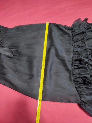 Vestido seda negro volantes