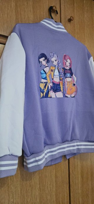 Sudadera Morada y Blanca Estilo Universitario