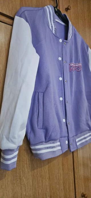 Sudadera Morada y Blanca Estilo Universitario