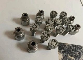 TORNILLOS ANTIRROBO VW GOLF AUDI SEAT VW T4 T5 T6