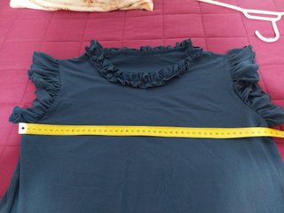 Blusa/Camiseta Azul Marino con Volantes