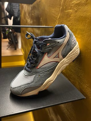 Zapatos Mizuno Beige y Gris Nuevos