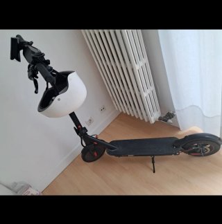 Patinete Eléctrico con Casco Blanco