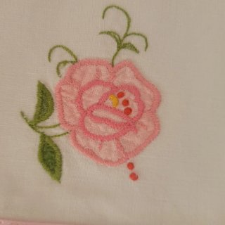 Manteles bordados flores rosas