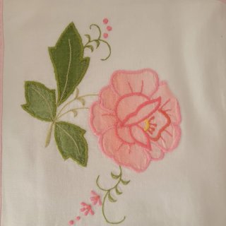 Manteles bordados flores rosas