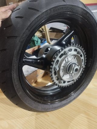 Llanta Trasera con neumático Honda CBR 954