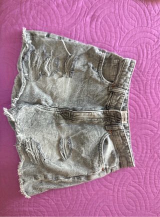 Pantaloncini jeans strappati