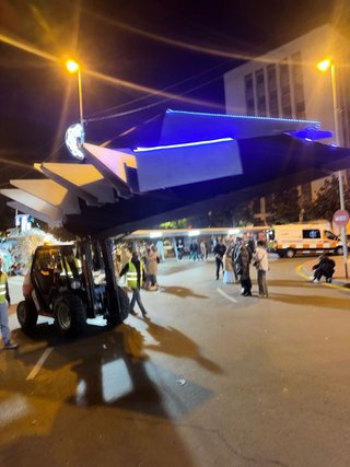 Nave espacial para espectáculos, articulada