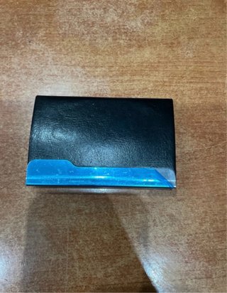Porta carte di credito nero e blu