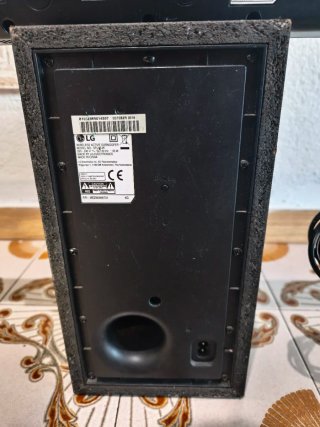 Barra de Sonido LG con Subwoofer Negro
