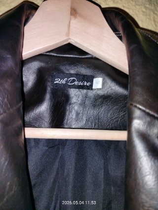 Americana Chaqueta Polipiel Negra con Hebillas - T