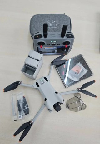 DJI Mini 4 Pro Combo Drone con Accesorios