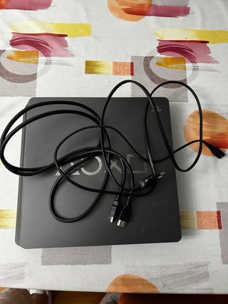 PS4 Slim Nero + 1 Controller e Cavi