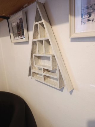 Estantería de madera estilo casita