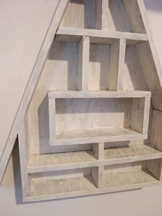 Estantería de madera estilo casita