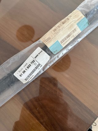 Molduras Puertas Delanteras BMW E30 OEM Nuevas