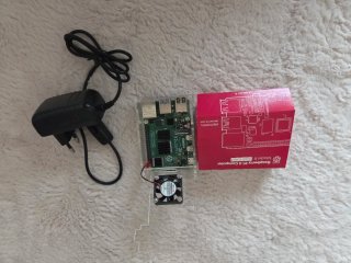 Raspberry Pi + carcasa transparente + micro sd