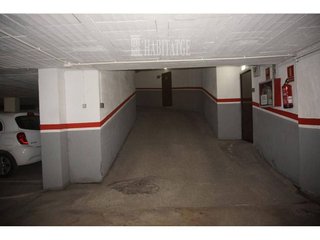 Garaje en venta en Santa Clara-Caputxins-Hospital en Vic