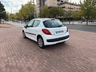 Peugeot 207 1.4 GASOLINA 5 PUERTAS
