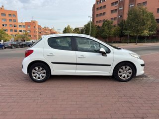 Peugeot 207 1.4 GASOLINA 5 PUERTAS