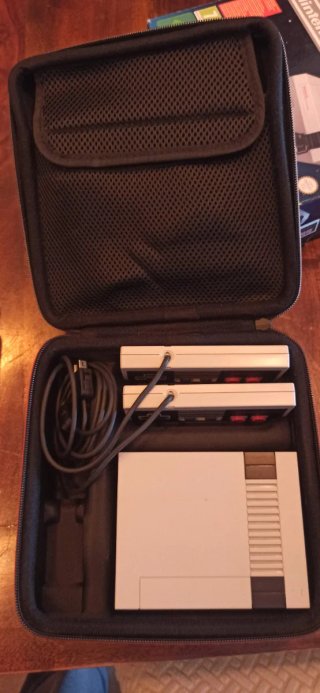 Nintendo NES Classic Mini + Borsa + controller + caricatore