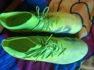 Botas de fútbol Puma neón Nr 41