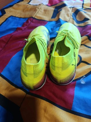 Botas de fútbol Puma neón Nr 41