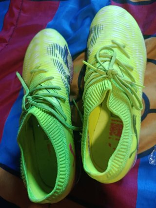 Botas de fútbol Puma neón Nr 41