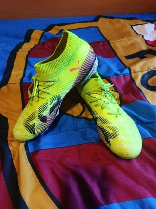 Botas de fútbol Puma neón Nr 41