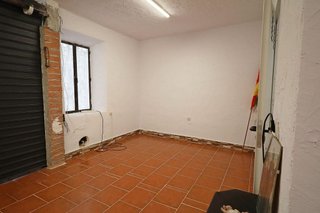Local comercial en alquiler en Gamarra - La Trinidad en Málaga