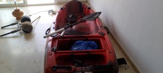 Kayak rojo y negro como nuevo