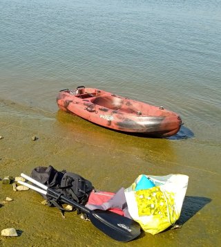 Kayak rojo y negro como nuevo