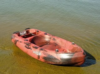 Kayak rojo y negro como nuevo