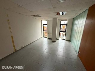 Oficina en alquiler en Barri del Centre en Terrassa