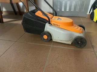Cortacésped Eléctrico Naranja y Gris