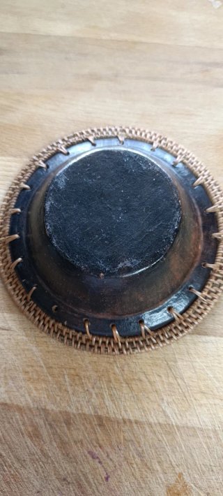 Cenicero artesanal de cerámica argentino