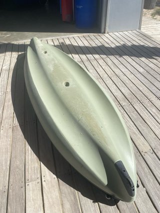 Kayak individual verde para pesca o paseo