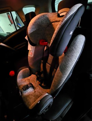 Silla coche niño Joie de 0 a 8 años.