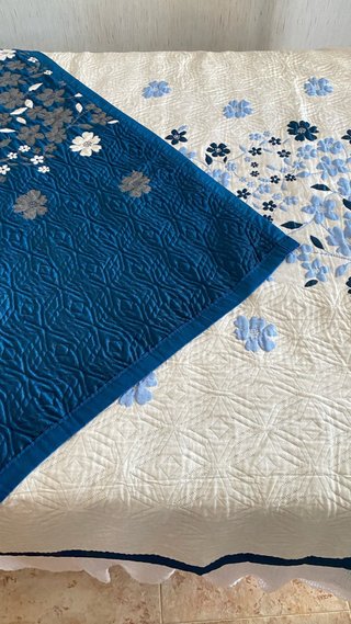 Colcha Cama Azul y Blanca Flores