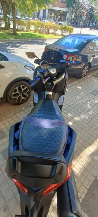 Yamaha XMAX 400 scooter  como nueva muy bien cuida