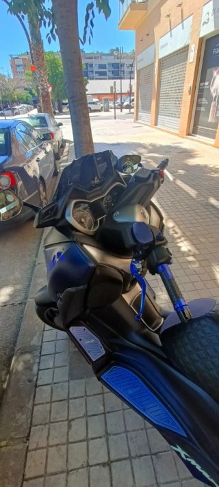 Yamaha XMAX 400 scooter  como nueva muy bien cuida