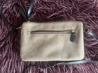 Bolso bandolera antelina topo ¡Nuevo!