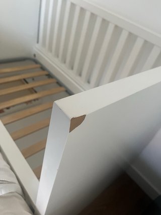Cuna de madera blanca