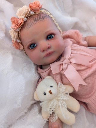 Reborn realizada con genesis horneada y barnizada